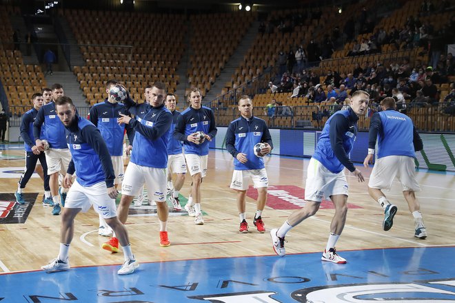 Slovenci utegnejo ostati brez dveh pripravljalnih tekem z Italijo. FOTO: Leon Vidic
