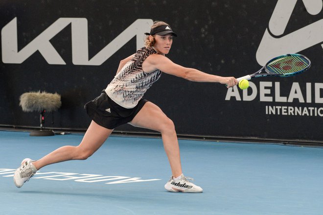 Kaja Juvan je na turnirju v Adelaidu zamudila priložnost za še vidnejši dosežek po tesnem porazu z 1:2 proti 105. uvrščeni na lestvici WTA Misaki Doi. FOTO: Brenton Edwards/AFP
