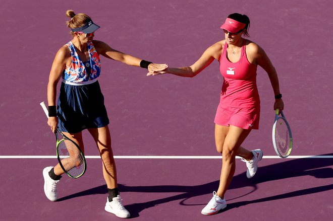 Darija Jurak in Andreja Klepač sta v Adelaidu korak pred naslovom v ženskih dvojicah. FOTO: Matthew Stockman/AFP
