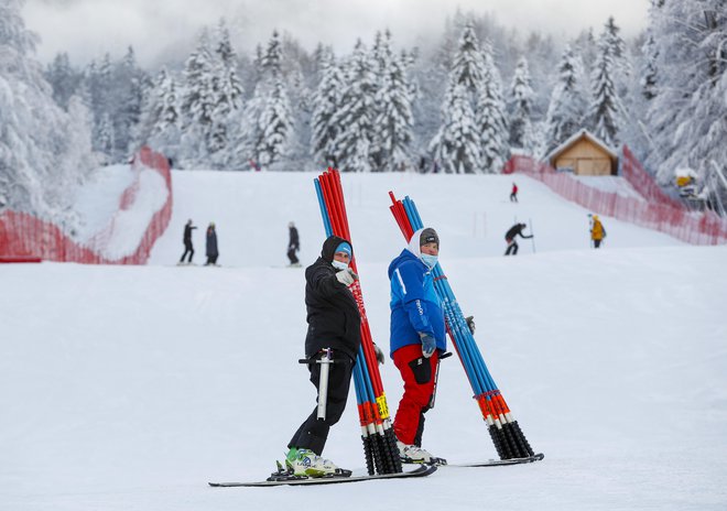 Tradicionalno tekmo so spet morali preseliti v Kranjsko Goro in se tam zelo potruditi s pripravo proge.&nbsp;FOTO:&nbsp;Matej Družnik/Delo
