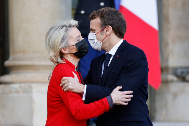 Emmanuela Macrona in Ursulo von der Leyen povezuje želja po gradnji močne Evrope. FOTO: Ludovic Marin/Afp
