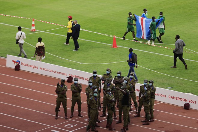 Prizori iz Yaoundeja,&nbsp;kjer se bo v nedeljo začelo letošnje afriško prvenstvo.&nbsp;FOTO:&nbsp;Thaier Al-sudani/Reuters
