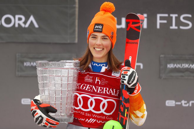 Petra Vlhova je zmagovalka slaloma inše drugič skupna zmagovalka Zlate lisice. FOTO: Matej Družnik/Delo

