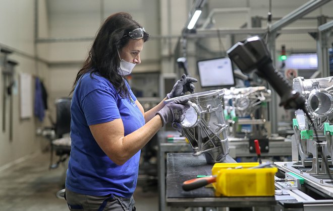 Industriji ne manjka naročil, zato je lani povečala prodajo.FOTO:&nbsp;Blaž&nbsp;Samec/Delo
