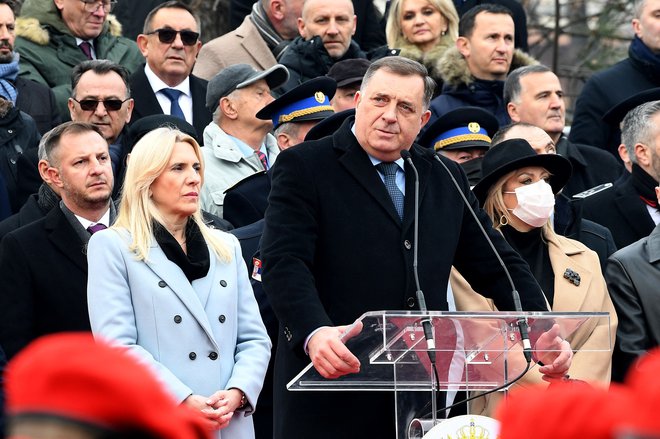 Milorad Dodik je bil slavnostni govorec na nedeljskem praznovanju 30-letnice Republike Srbske, na njegovo &raquo;hujskaško retoriko&laquo; so se ostro odzvali v evropski službi za zunanje delovanje EEAS. FOTO: Elvis Barukcic/AFP
