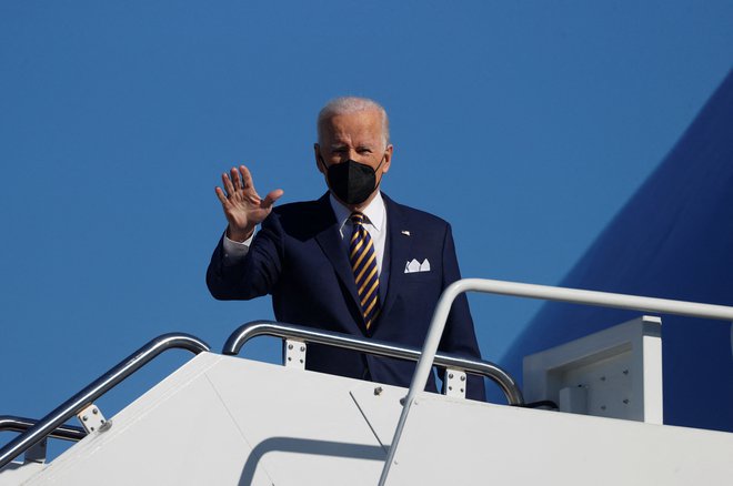Predsednik Joe Biden se je s popredsednico Kamalo Harris&nbsp; odpravil v Georgijo prepričevat o novi volilni zakonodaji. Foto Jonathan Ernst/Reuters
