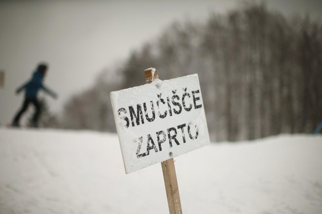 Manjša smučišča so pomembna tudi za velika, saj se tam kalijo bodoči smučarji, opozarjajo žičničarji. FOTO: Jure Eržen/Delo
