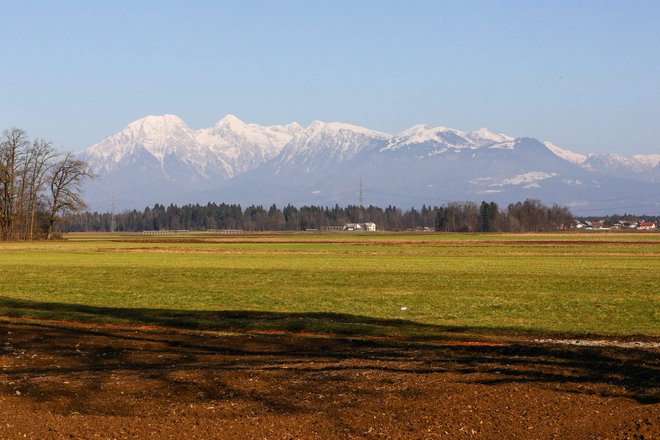 Prenova stare ceste med Kranjem in Ljubljano je bila že dolgo potrebna prenove. FOTO: Črt Piksi
