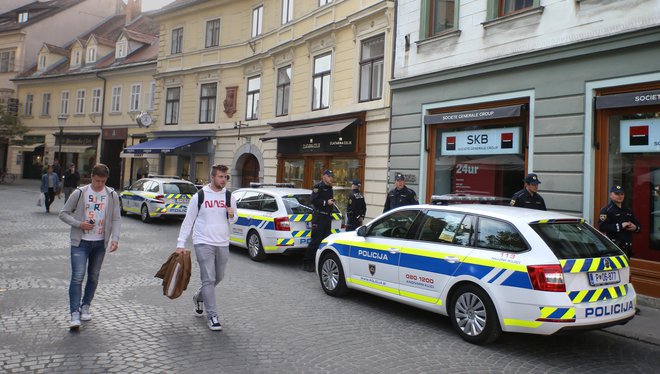 Eden od roparjev zlatarne Celje na Wolfovi ulici v Ljubljani je že bil obsojen. FOTO: Jože Suhadolnik/Delo
