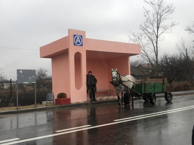 Moldavske avtobusne postaje niso tako ekstravagantne kot armenske ali kazahstanske, vseeno pa je takoj razvidno, da so del istega gibanja. Foto Aljaž Vrabec
