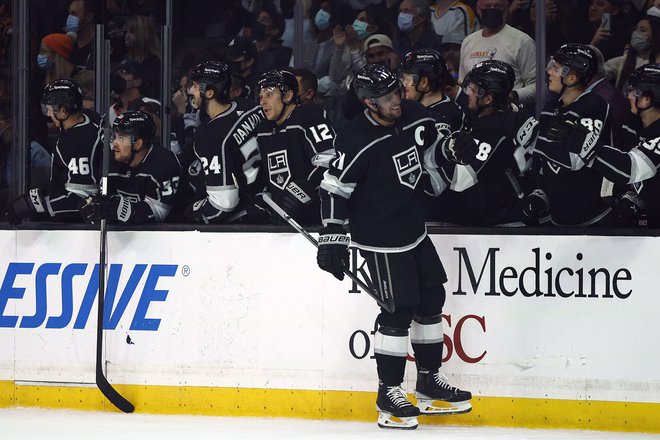 Z eno od najboljših predstav v sezoni je Anže Kopitar popeljal LA KIngs do tretjer zaporedne zmage. FOTO: Ronald Martinez/AFP
