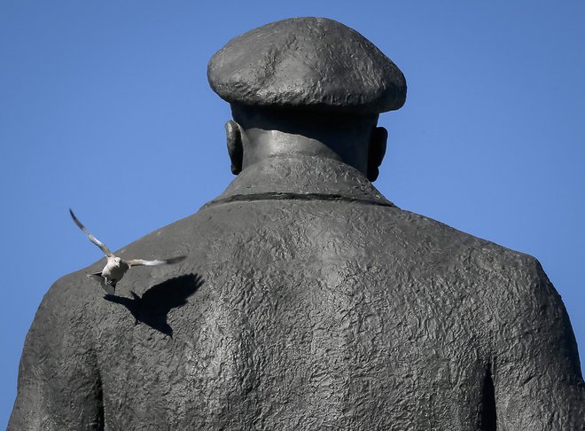 Uradi, ki pišejo analize poročanja RTV Slovenija, državo vračajo v čase leninističnih oddelkov za agitacijo in propagando. FOTO: Gleb Garanich/Reuters
