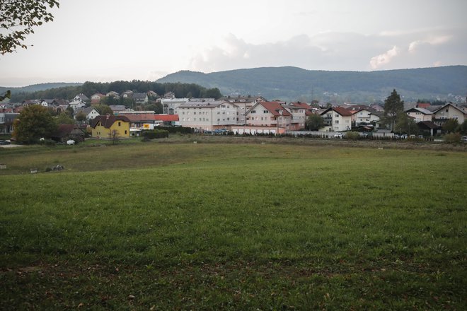 Sklad je zemljišče v Ivančni Gorici kupil za 1,66 milijona evrov, prodal ga je za milijon evrov manj. FOTO: Uroš Hočevar/Delo
