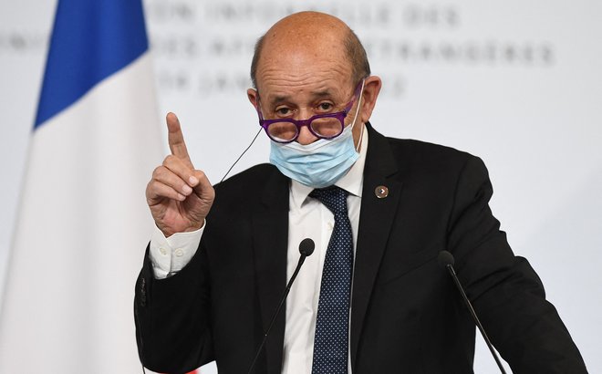 &raquo;Ne sprejemamo ultimatov,&laquo; je v Brestu povedal vodja francoske diplomacije Jean-Yves Le Drian. FOTO:&nbsp;Fred Tanneau/AFP
