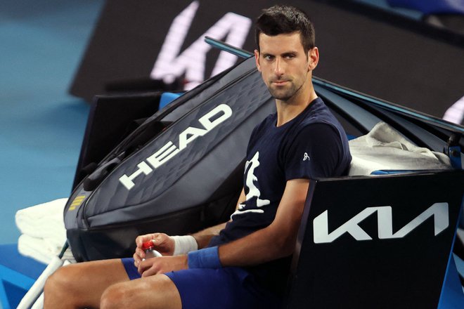 Novak Đoković med petkovim treningom v Melbournu. FOTO: Martin Keep/AFP
