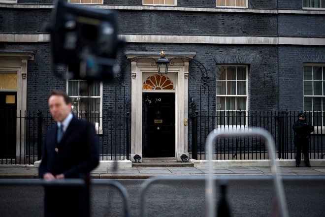 Downing Street je deležen vse hujših očitkov glede stalnih zabav. FOTO: Henry Nicholls/Reuters

