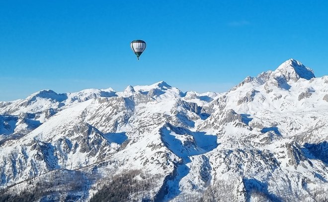 Od Triglava proti Velemu polju. FOTO: Gregor Koprivc
