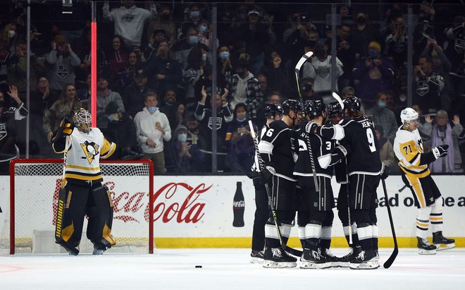 Anžetu Kopitarju in soigralcm gre v NHL vse bolje. FOTO: Ronald Martinez/AFP
