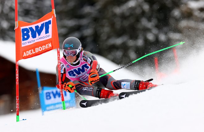 Lucas Braathen na poti do presenetljive slalomske zmage. FOTO: Denis Balibouse/Reuters
