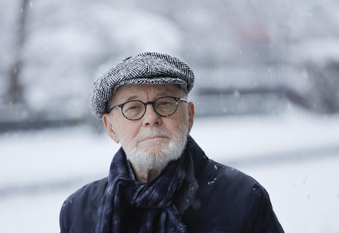 &raquo;Zadnjič mi je nekdo povedal pomembno misel in menim, da drži: Dokler bom hodil, bom živel,&laquo; pravi Božidar Franjo Rot. Foto: Jože Suhadolnik/Delo
