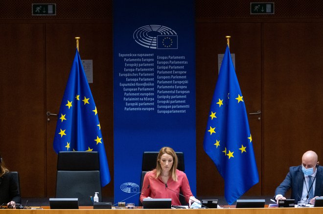 Maltežanka Roberta Metsola je najverjetnejša naslednica pred kratkim preminulega Italijana Davida Sassolija na položaju predsednice evropskega parlamenta. FOTO:&nbsp;Martin Bertrand/Reuters
