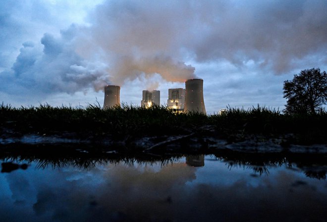 Nemčija bo termeoelektrarne na lignit zaprla vsaj deset let kasneje kot jedrske elektrarne. FOTO: Ina Fassbender/AFP
