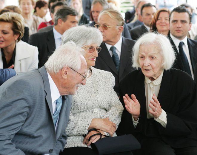 Slovesna seja mestnega sveta Mestne občine Ljubljana 2007 ob mestnem prazniku in dnevu miru, 9. maju. Tone Pavček in Kristina Brenkova. FOTO: Aleš Černivec
