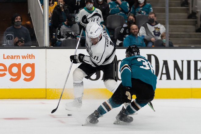 Anže Kopitar (levo) se je v San Joseju pomeril tudi z&nbsp;Mariem Ferrarom.&nbsp;FOTO: Stan Szeto/USA TODAY&nbsp;Sports
