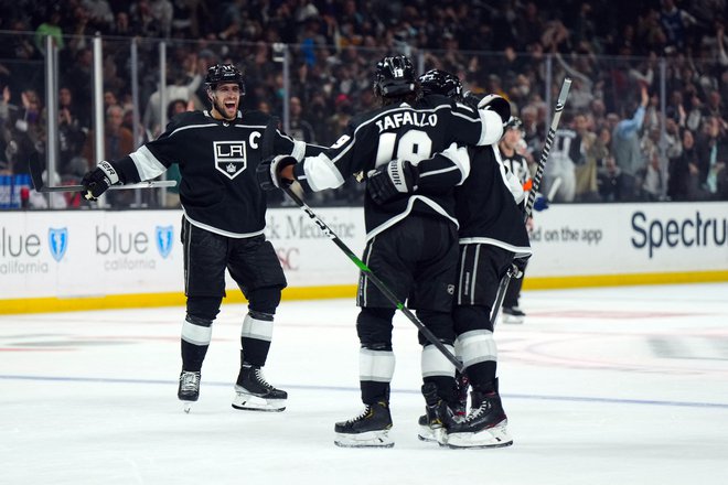 Anže Kopitar (levo) in soigralci so se veselili enega od štirih golov, a so jih dosegli premalo za zmago proti branilcu naslova s Floride. FOTO: Kirby Lee/Usa Today Sports
