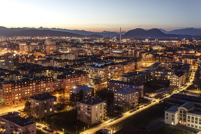 Kako neverjetno visoke so cene za najem stanovanj v Ljubljani, razkrivajo oglaševane cene za najem garsonjer, ki dosegajo več kot 500 evrov na mesec. FOTO:&nbsp;Voranc Vogel/Delo
