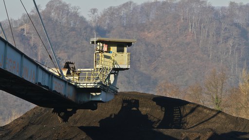 Zadnji kup trboveljskega premoga, ki so ga izkopali in poslali v Termoelektrarno Trbovlje leta 2013. FOTO: Jože Suhadolnik/Delo
