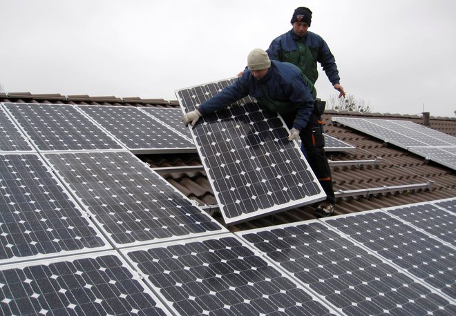 Cilj strategije o sončni energiji je zagotoviti celoten izkoristek njenega potenciala pri doseganju podnebnih in energetskih ciljev iz evropskega zelenega dogovora. FOTO: Erik Kirschbaum/Reuters
