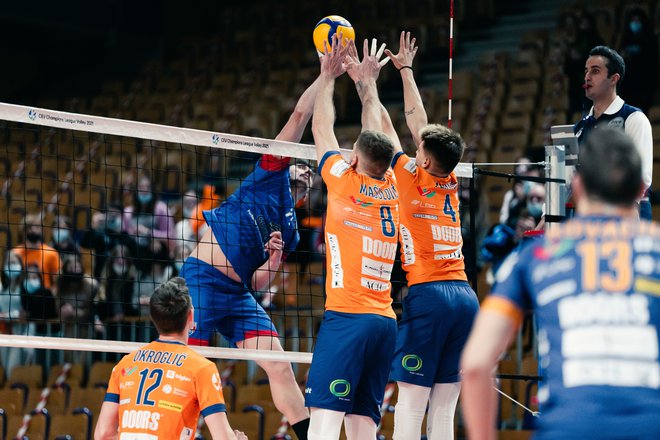 ACH Volley je, tudi z blokom, ustavil odbojkarje kluba s slovitim imenom in zgodovino. FOTO: Alen Hadžić
