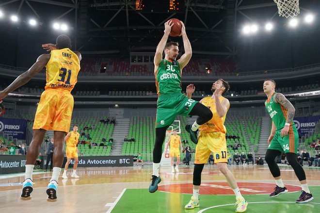 Zoran Dragić ni užival ob ognjenem krstu v Stožicah. FOTO: Cedevita Olimpija
