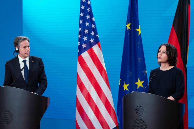 Nemška zunanja ministrica Annalena Baerbock in njen ameriški kolega Antony Blinken sta govorila o rusko-ukrajinskem konfliktu. FOTO: Alex Brandon/AFP
