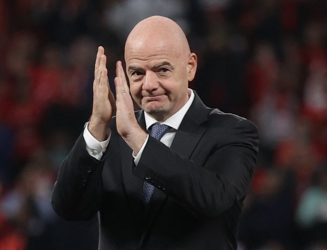 Predsednik Fife Gianni Infantino trdi, da želi zaščititi klube. FOTO: Ibraheem Al Omari/Reuters
