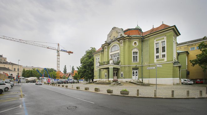 Ni ministra, ki bi se zavedal, da Slovensko narodno gledališče &ndash; Drama mora biti v centru mesta, ne na obrobju. Ni ministra, ki bi se boril za Južni trg ... Foto Jože Suhadolnik/Delo
