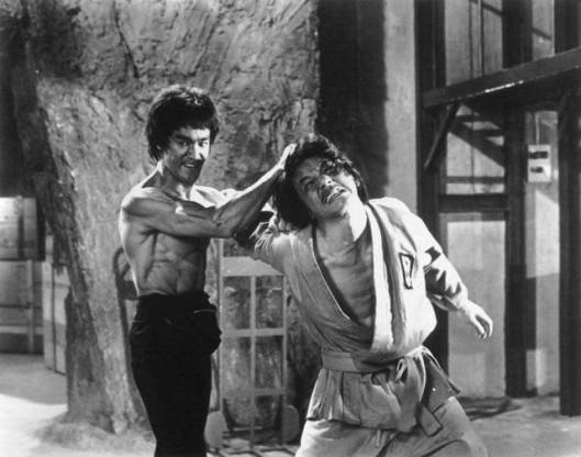 Pokojni Bruce Lee in še mladi Jackie Chan sta skupaj nastopila tudi v enem od filmov. FOTO: Press Release
