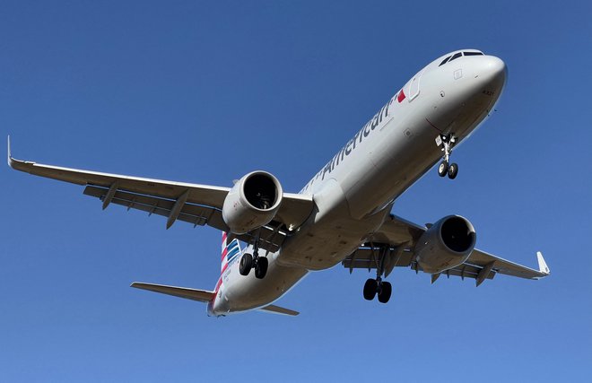 Družba American Airlines je sporočila, da so potnico do konca preiskave uvrstili na seznam oseb, ki ne smejo leteti s to letalsko družbo. FOTO: Daniel Slim/AFP
