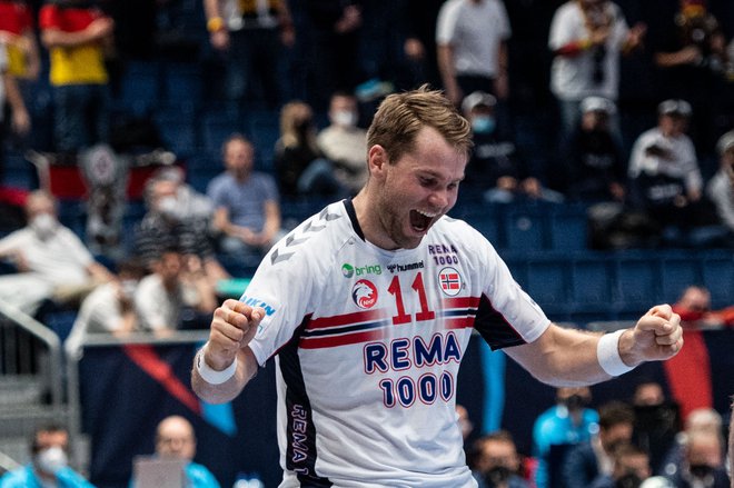 Petter Overby proslavlja uspeh Norveške na tekmi z Nemčijo. FOTO:&nbsp;Vladimir Šimiček/AFP
