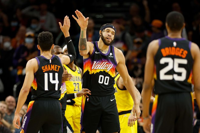 Košarkarji Phoenixa so nezaustavljivi v NBA in so proti Indiani dosegli že šesto zaporedno zmago. FOTO: Christian Petersen/AFP
