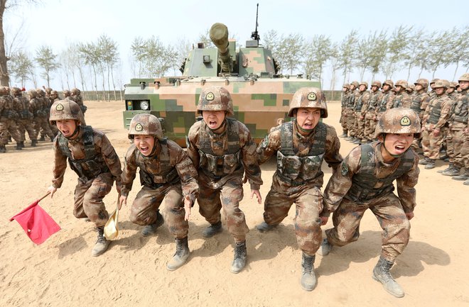Vojaki Ljudske osvobodilne vojske Kitajske se bodo težko branili pred Slovenci. FOTO: China Stringer Network/Reuters Pictures
