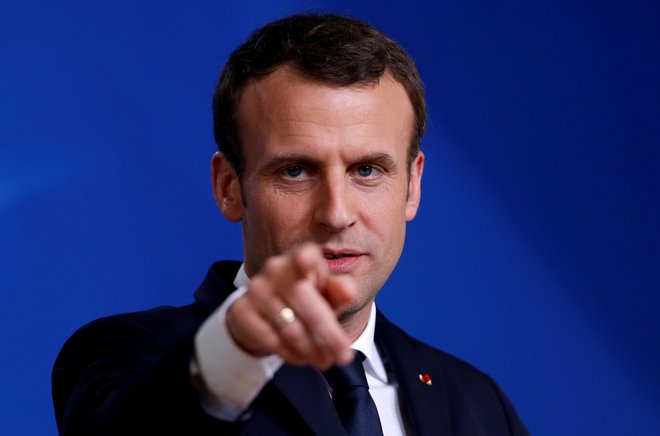 Emmanuel Macron je lepo vzgojen, nikakor ni karikirano vulgaren. Njegov slog pritiče francoskemu visokemu uradništvu, le tu in tam pa se sprosti ter pokaže, kaj si misli v resnici, pravi Luc Rouban. FOTO François Lenoir/Reuters
