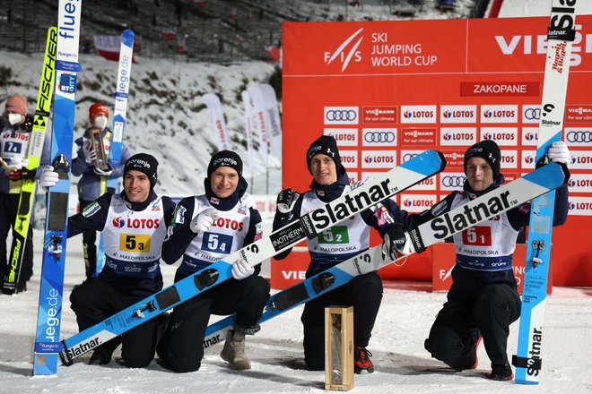 ◀ Slovenski skakalci bodo na moštveni tekmi med favoriti za eno od kolajn.
FOTO: Kacper Pempel/Reuters
