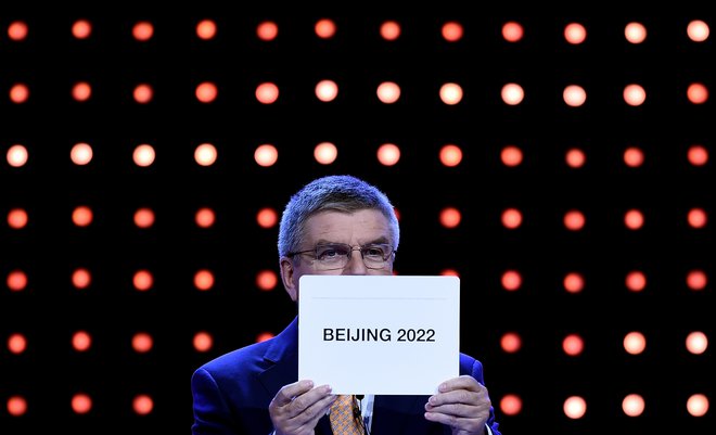 Predsednik Moka Thomas Bach je za olimpijske igre izbral Peking, ta ga ob prihodu na prizorišče ZOI ni izbral kot izjemo. FOTO: Manan Vatsyayana/AFP
