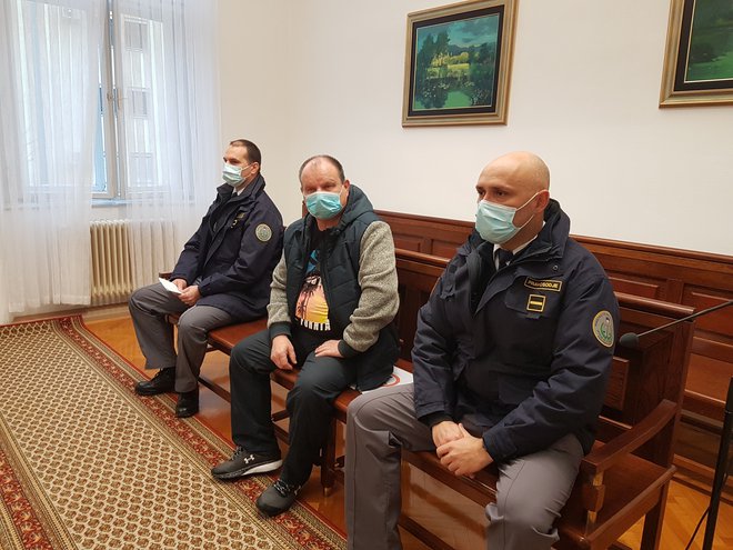 Štefana Mitrovića so pripeljali iz zapora na Dobu, kjer prestaja šestletno zaporno kazen. FOTO: Tanja Jakše Gazvoda
