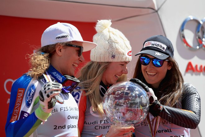 Ilka Štuhec (levo), Mikaela Shiffrin in Sofia Goggia imajo pred olimpijskimi igrami vsaka svoje težave. Foto Ezra Shaw/AFP
