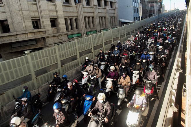 Kitajska letala v obrambnem identifikacijskem območju so sporočilo za Tajvance, zato bi bila izbira večine trenutno status quo. FOTO: Sam Yeh/AFP
