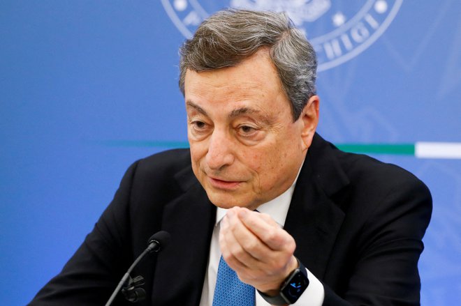 Mario Draghi uspešno vodi italijansko vlado, bo tudi predsednik države? FOTO: Remo Casilli/Reuters
