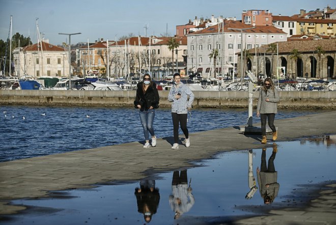 V Kopru bodo danes glasovali o predlogu, da nastajajoče somestje z Izolo, Piranom in Ankarano uradno pooimenujejo Slovenska Istra. FOTO: Blaž Samec/Delo
